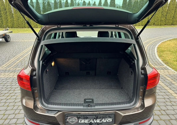 Volkswagen Tiguan cena 46900 przebieg: 229112, rok produkcji 2011 z Drobin małe 379
